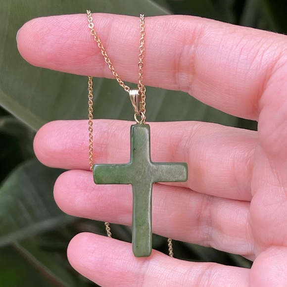 High quality hand carved nephrite jade cross gold tone pendant & chain - Picture 4 of 12